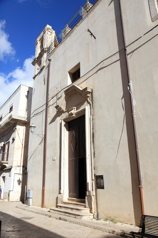 Chiesa dei Santi Cosma e Damiano ( chiamata anche chiesa di santa Chiara)