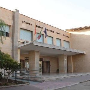 Il sindaco Domenico Surdi ordina la chiusura temporanea del 1°  piano della scuola media statale  “NINO NAVARRA” 