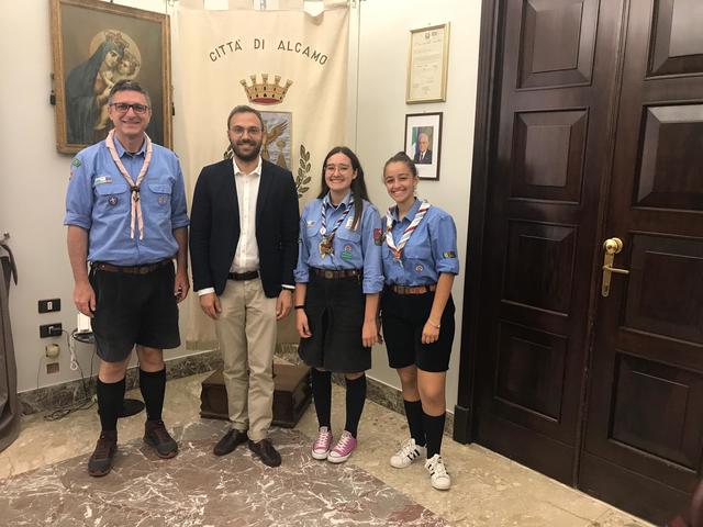 Il Sindaco Surdi incontra Vincenza Lipari del Gruppo Scout Agesci 4 che parteciperà all'evento mondiale JAMBOREE